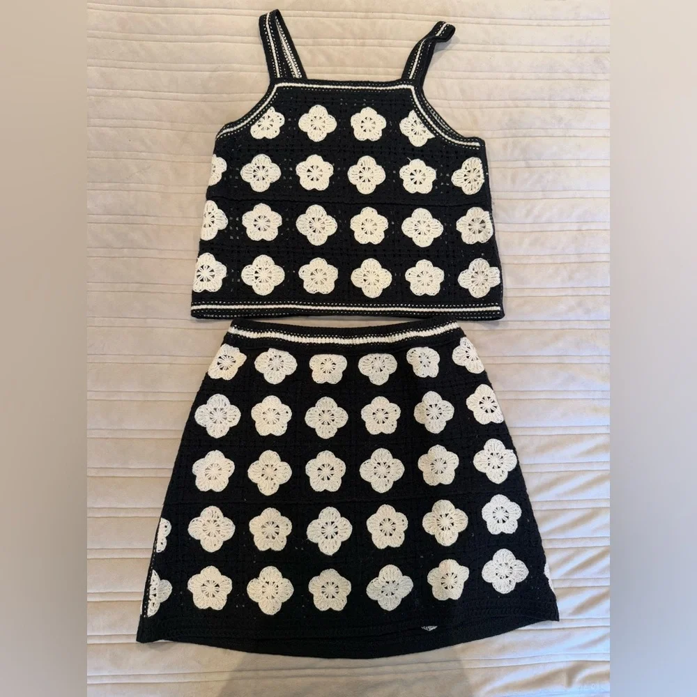 ZARA.Black and White Floral Knit Set
